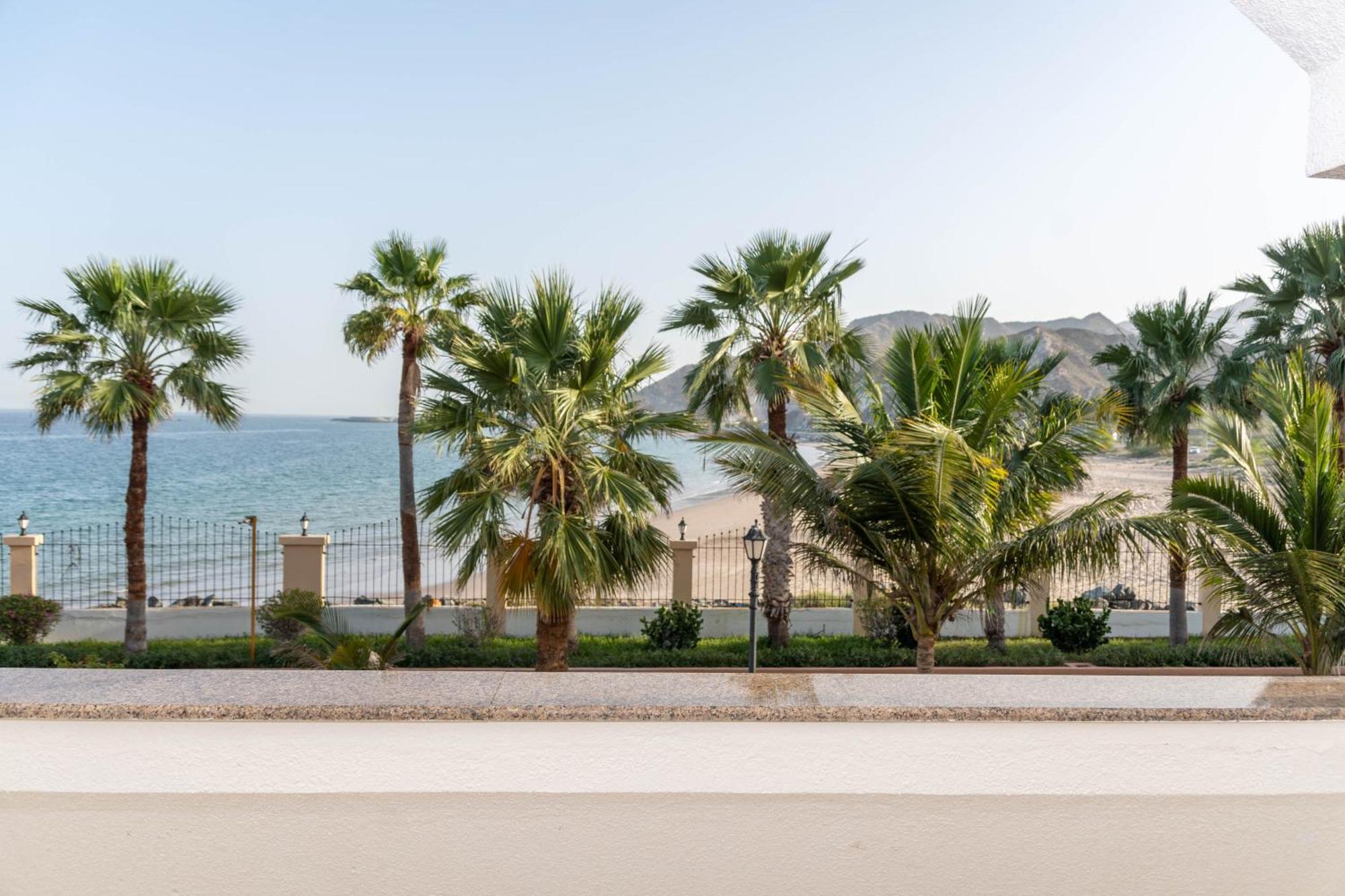 Sandy Beach Hotel & Resort Al Aqah Exterior photo